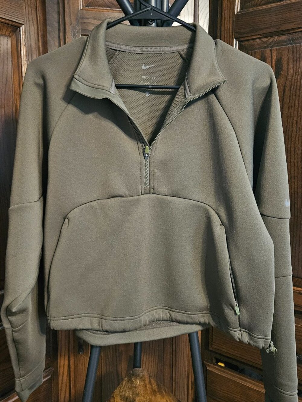 Nike Therma-FIT Women’s Medium Olive Green 1/2 Zip Pullover